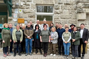 Die Mitglieder des Fördervereins stehen für ein Gruppenbild zusammen.