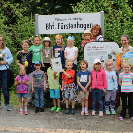 Gemeinsam mit dem Naturpark Eichsfeld-Hainich-Werratal freut sich der Katholische Kindergarten St. Josef aus Lutter über die Auszeichnung als Naturpark-Kita.