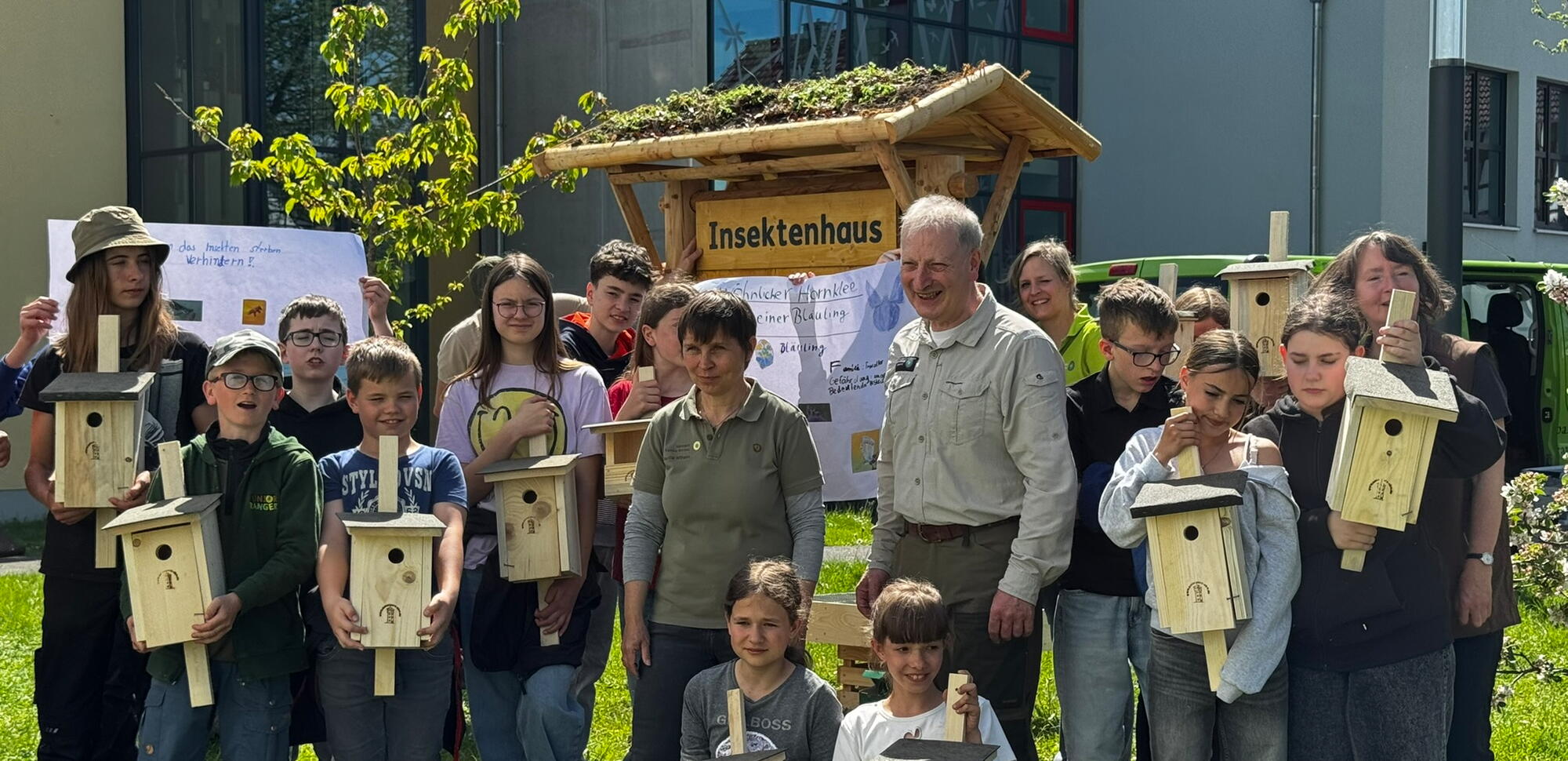 Die Schüler von Regelschule Mihla präsentieren die Aktion "Bunte Insel"