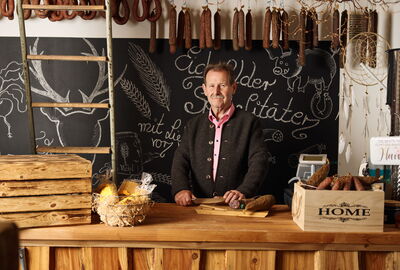 Frank Ibold im Hofladen vom Landhaus am Westerwald in Martinfeld