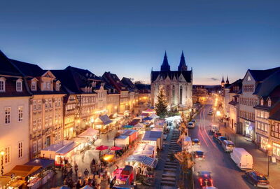Mühlhausen: Mühlhäuser Weihnachtsmarkt in der Abenddämmerung von oben