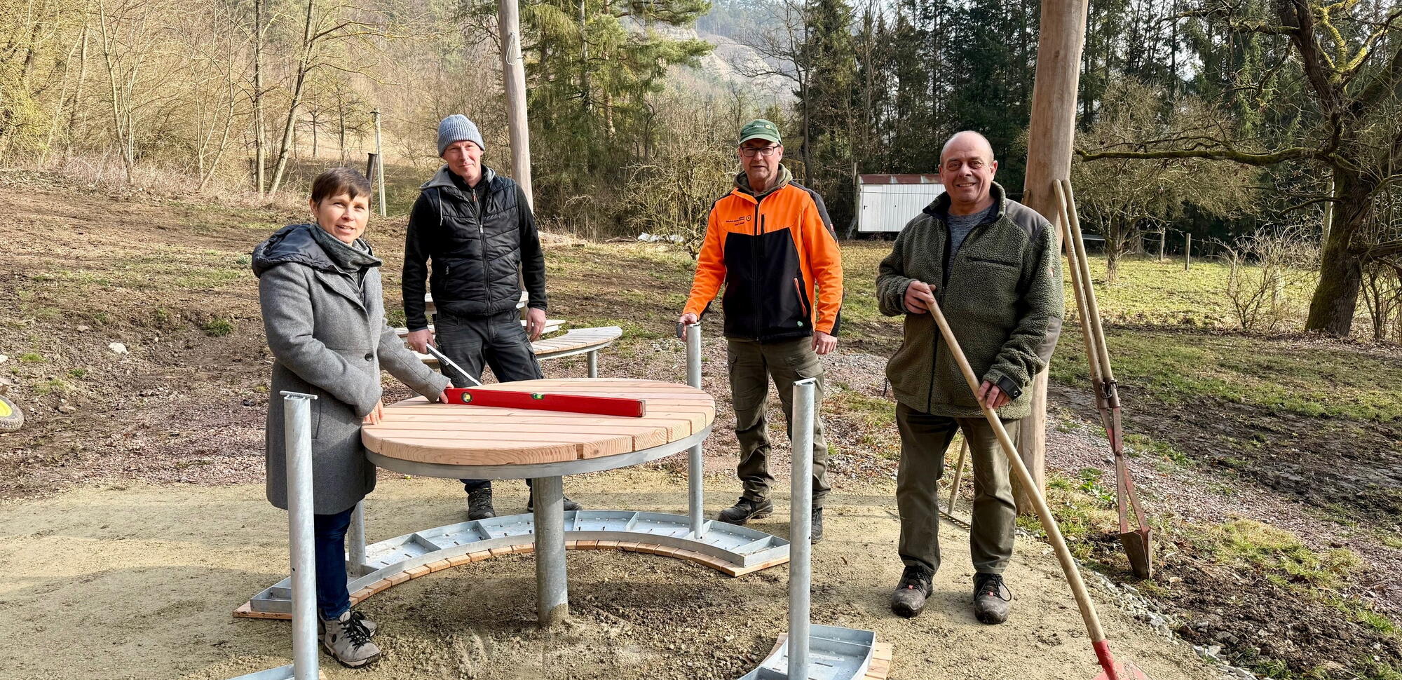 Neue Sitzgruppe am Naturwagen Creuzburg