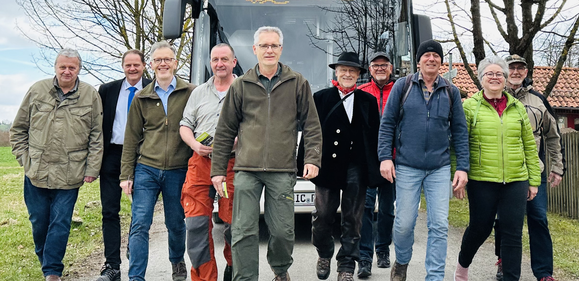 Freuen sich auf die neue Saison (v.l.): Lothar Wand, Marcel Gunkel von der EW Bus, Uwe Müller, Stefan Sander, Michael Fiegle, Bernhard Köhler, Thomas Brauer, Ralf Stieber, Angelika Werner und Ingbert Klaus.
