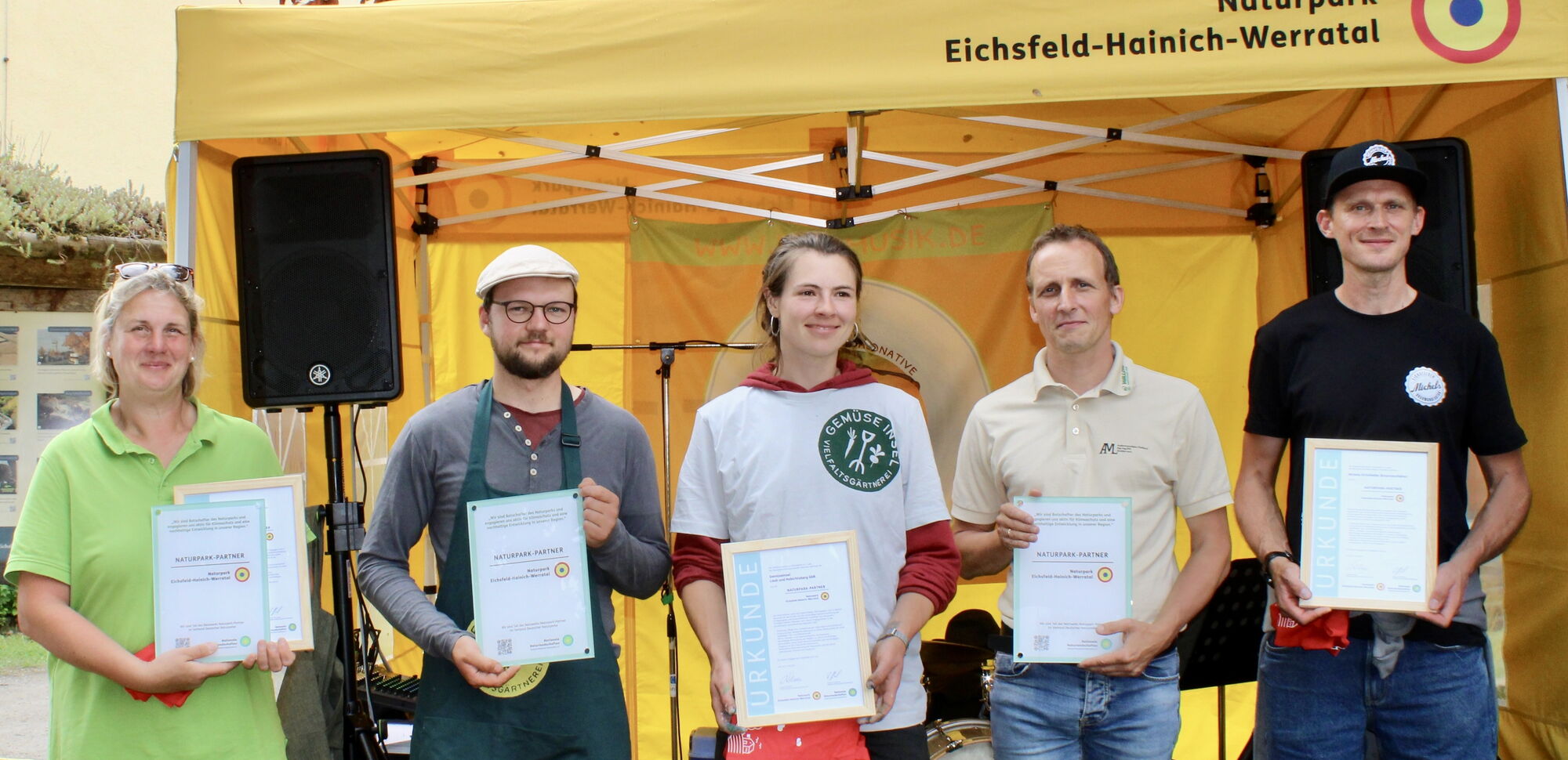 Neu in der Partnerinitiative sind: Michaela Simatschek (Werrataler Landmädels), Julian Habichtsberg und Nora Laub (beide Gemüseinsel), Christian Laun (Tischlerei Laun) und Michael Burkhardt (Michels Eichsfelder Braumanufaktur) - v.l.n.r.