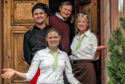 Auf dem Bild sieht man die Familie Rettelbusch, Bestehend aus 2 Frauen und 2 M?nnern. -