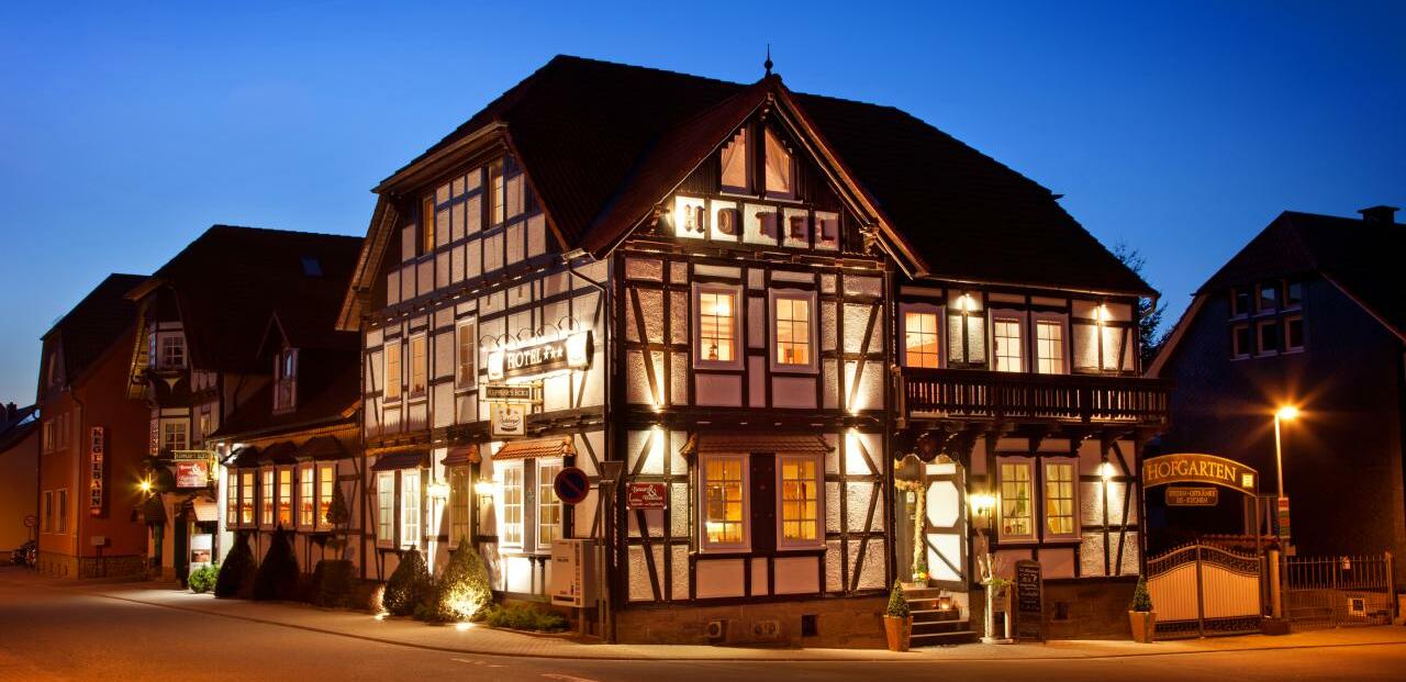 Abendliche Außenansicht vom Hotel Kepplers Ecke