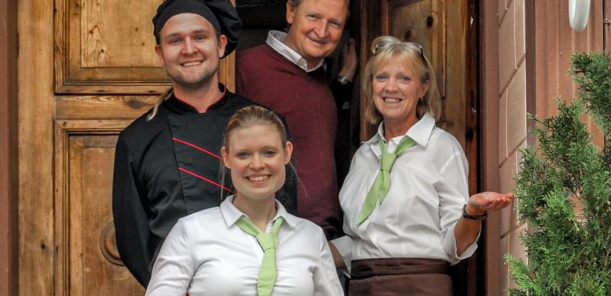 Auf dem Bild sieht man die Familie Rettelbusch, Bestehend aus 2 Frauen und 2 M?nnern. -