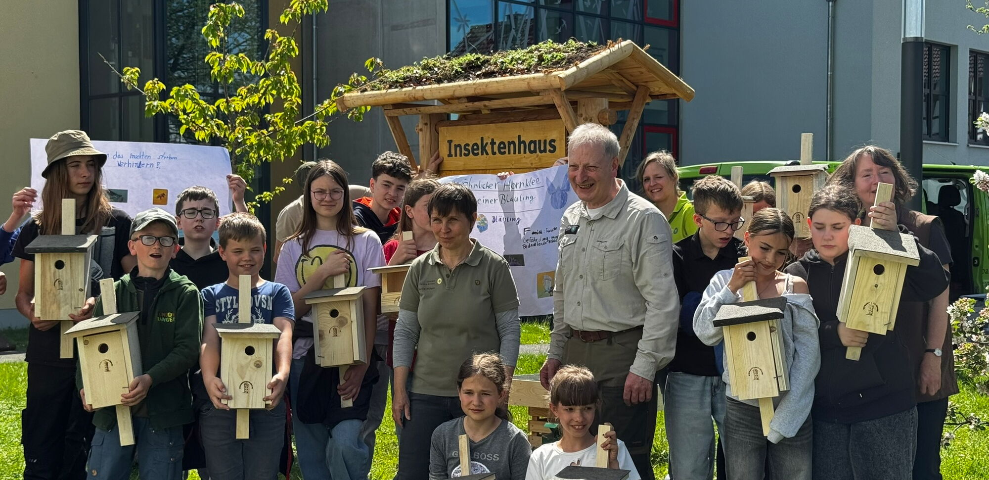 Die Schüler von Regelschule Mihla präsentieren die Aktion "Bunte Insel"