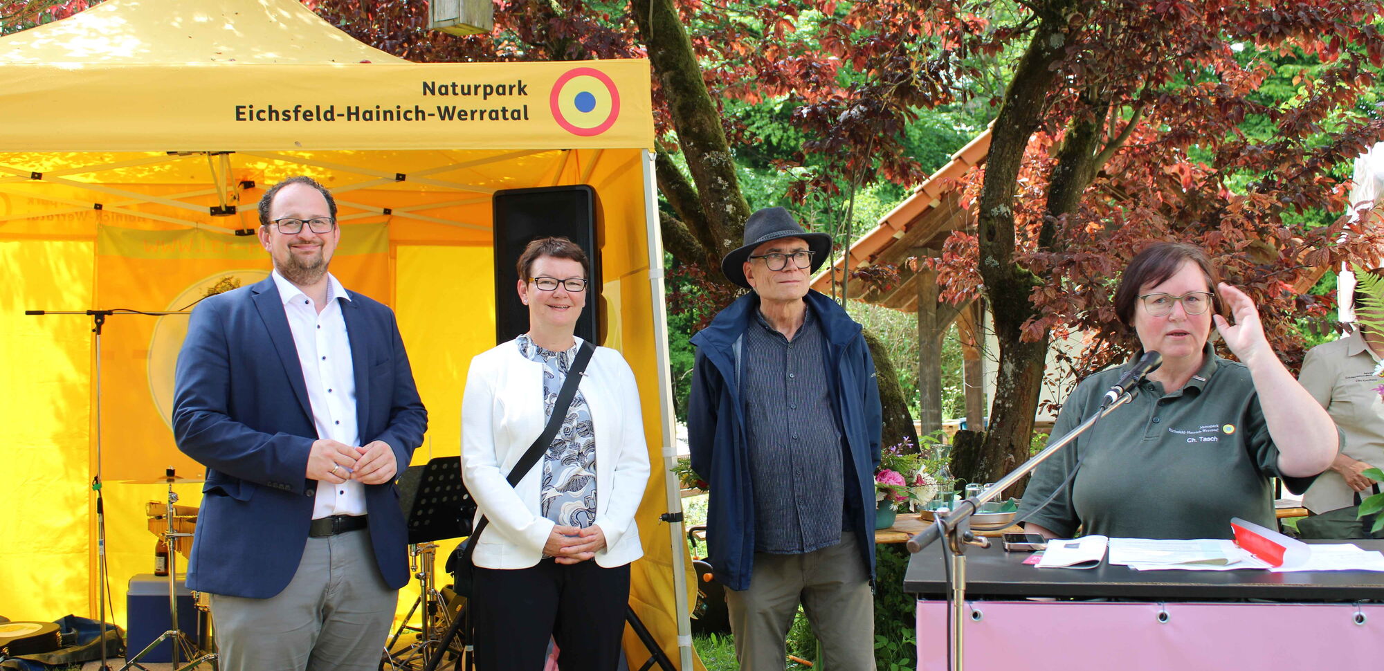 Dr. Thadäus König, Dr. Marion Frant, Norbert Sondermann und Christina Tasch (v.l.n.r.) beteiligten sich mit Redebeiträgen am Naturparkfest 2026.