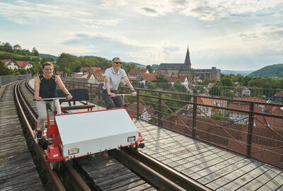 Draisine auf dem Viadukt in Lengenfeld unterm Stein