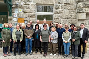 Die Mitglieder des Fördervereins stehen für ein Gruppenbild zusammen.