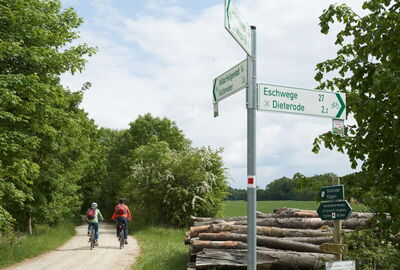 Wegweiser am Südeichsfeld-Radweg