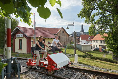 Draisine vor der Ortslage Lengenfeld unterm Stein