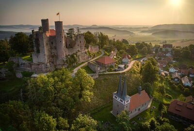 Burg Ruine mit Kirche