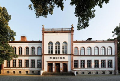 Mühlhausen: Kulturhistorisches Museum Mühlhausen im Sommer, Frontalansicht
