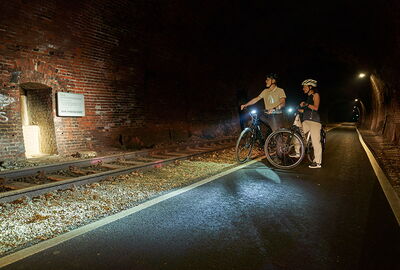 Radfahrer im Tunnel am Kanonenbahnradweg