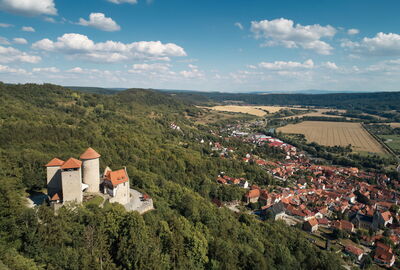 Burg Normannstein und Treffurt aus der Luft