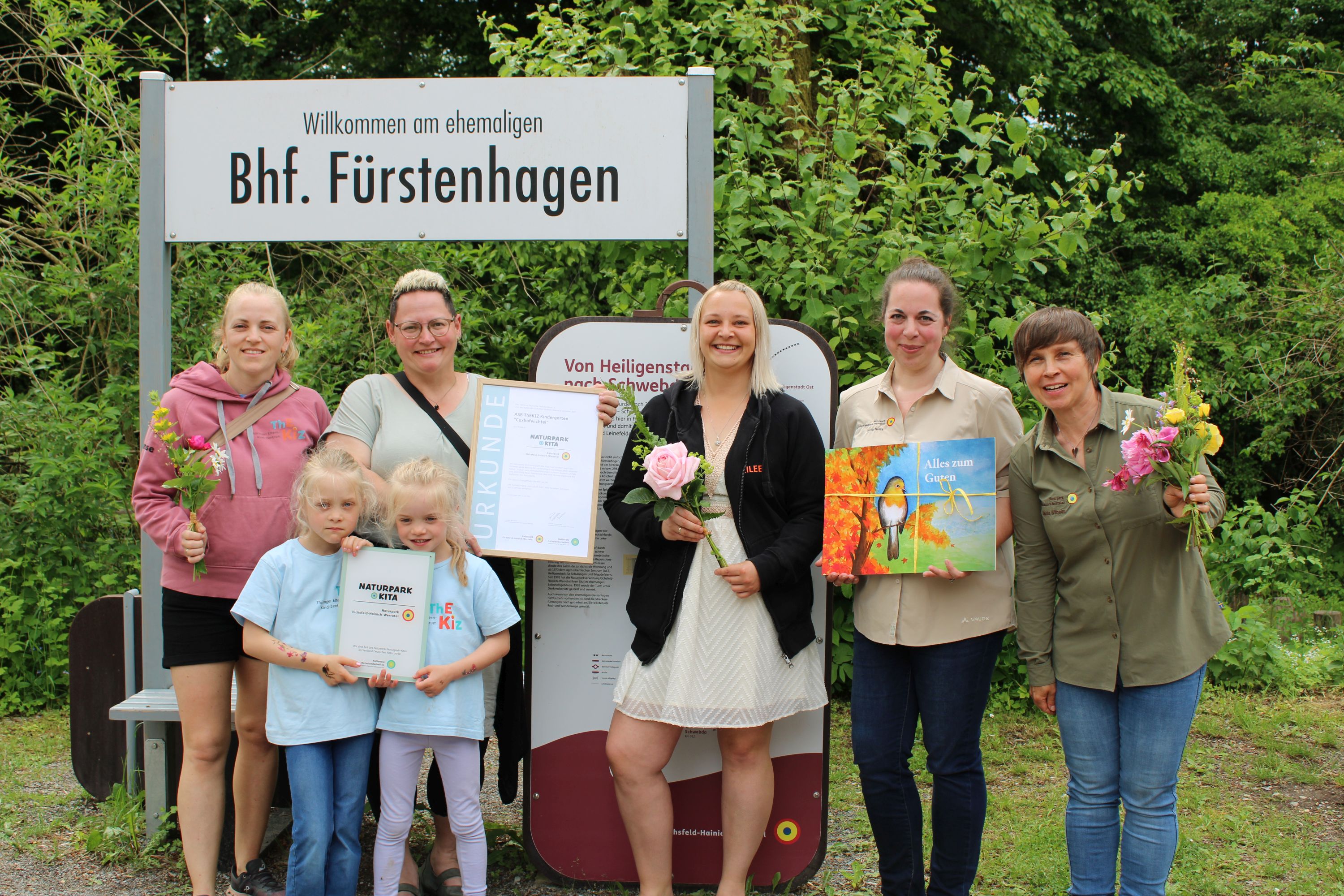 Freude über die Auszeichnung: Der ASB ThEKIZ Kindergarten Cuxhofwichtel aus Mihla ist nun offiziell Naturpark-Kita.