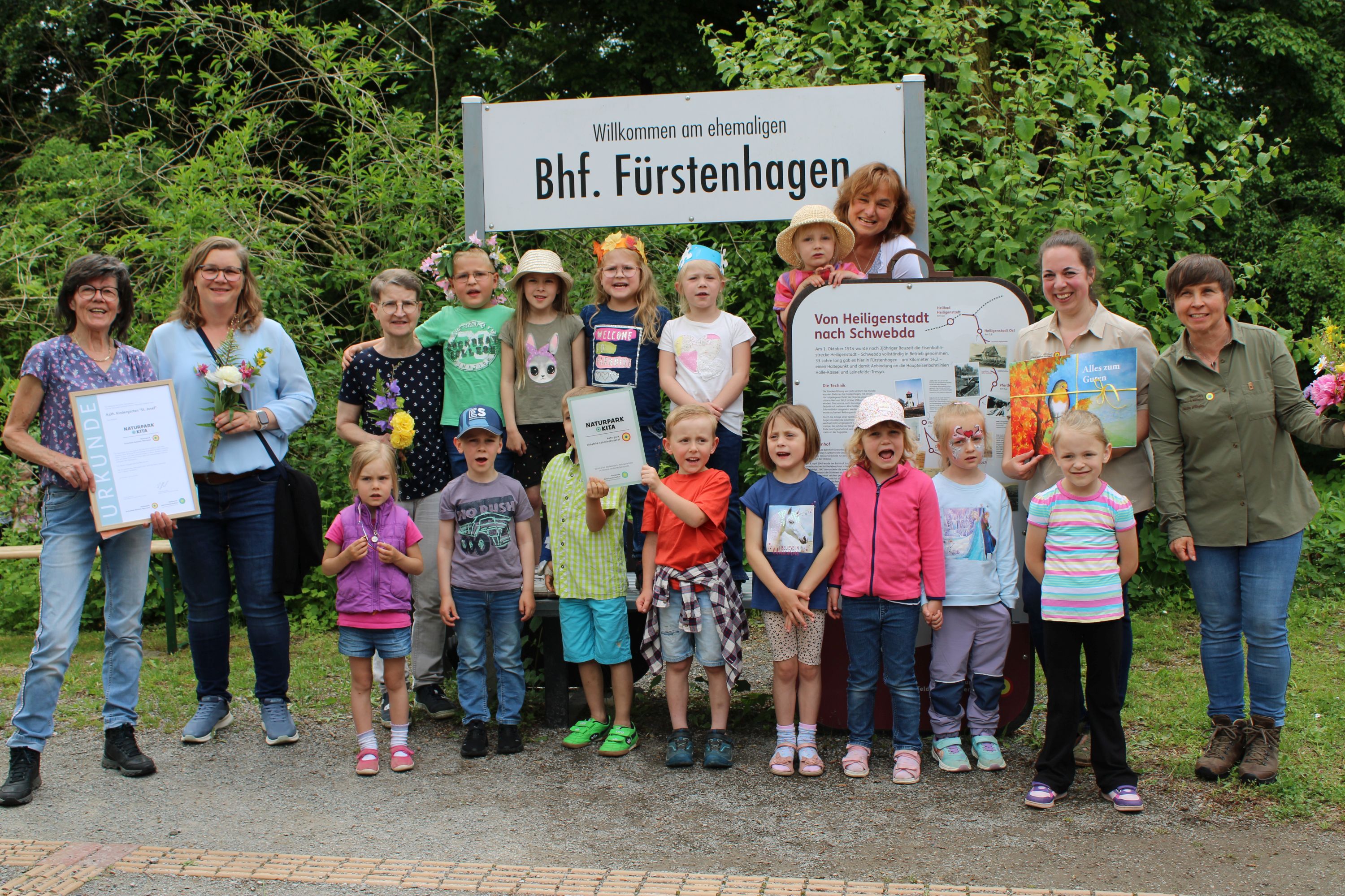 Gemeinsam mit dem Naturpark Eichsfeld-Hainich-Werratal freut sich der Katholische Kindergarten St. Josef aus Lutter über die Auszeichnung als Naturpark-Kita.
